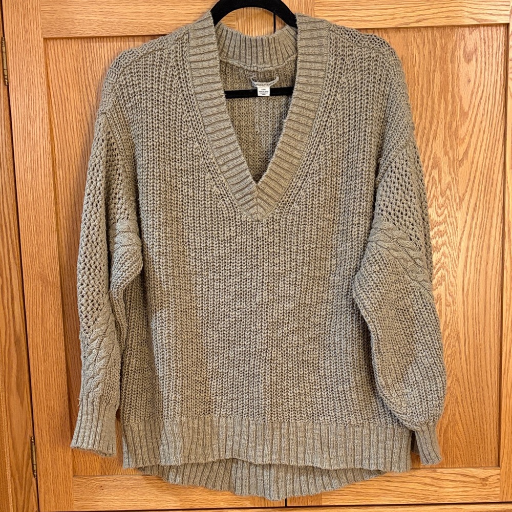 American Eagle Outfitters V-Neck Sweater - Olive Green